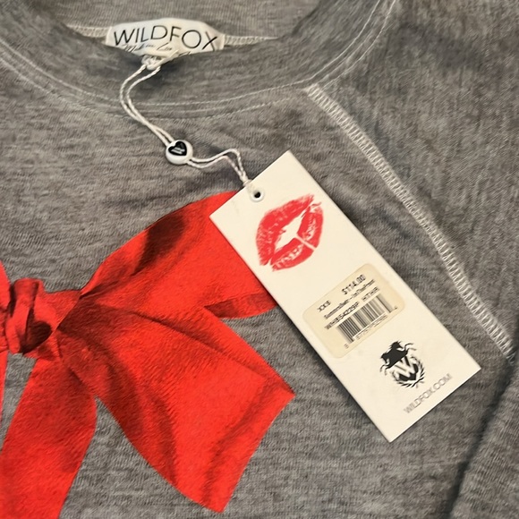 Wildfox ~ I’m The Present Sweatshirt - large red bow! So adorable! Size xxs! - Picture 3 of 16